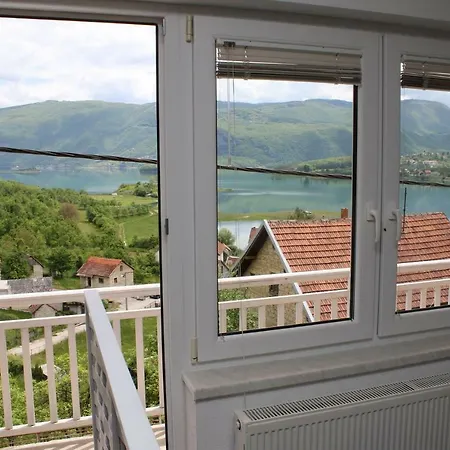 아파트 Apartman Malekin